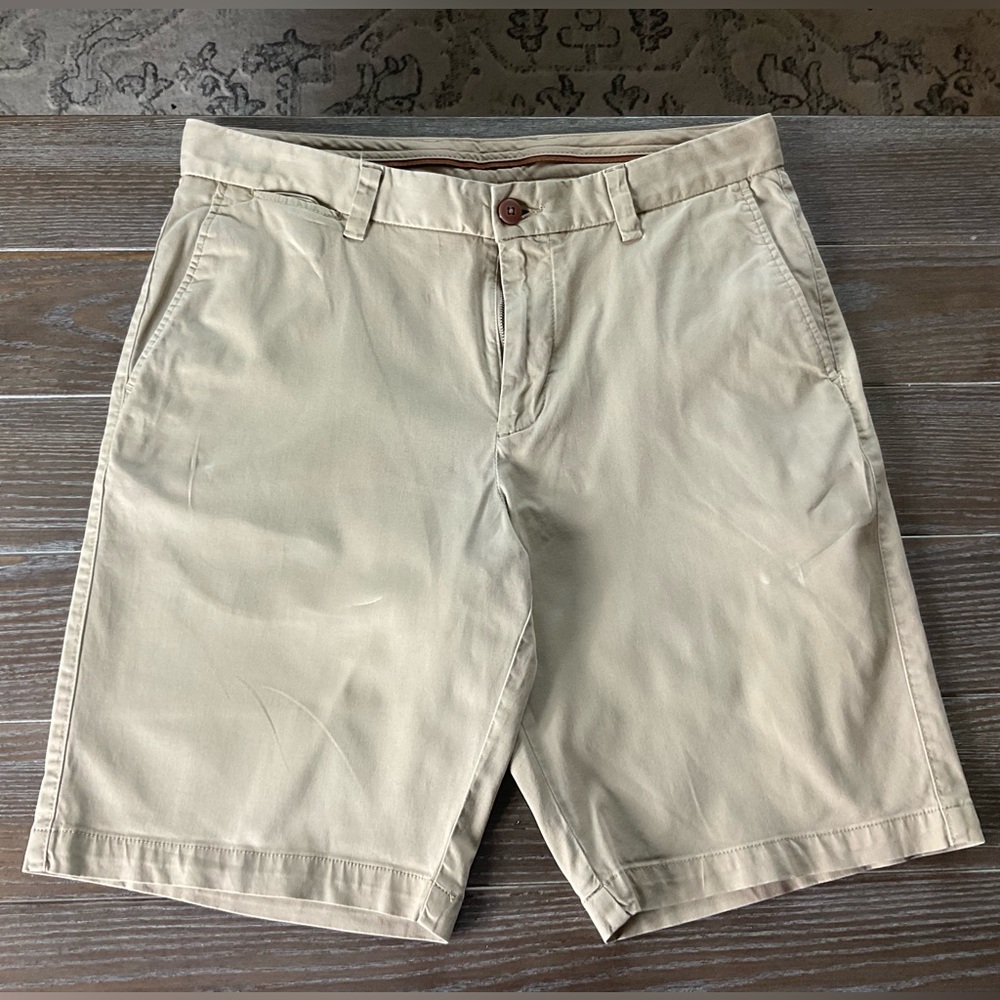 Tommy Bahama Mens Khaki Shorts size 34